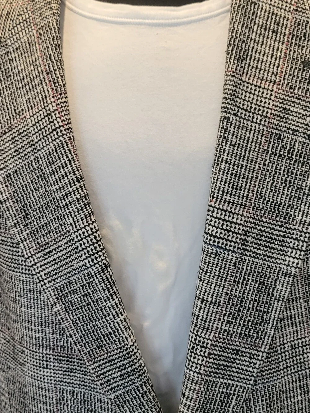 Stafford Executive Blazer 44L Gray-White-Some Pale Red Woven Silk.32 1/2